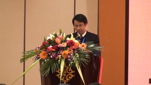 元月一日，新年伊始，在這喜慶而美好的日子，龍川集團喜事連連。集團南大門竣工啟用，迎來了剪彩揭幕典禮。        上午6時58分，集團公司馬自強董事長、常務副總經理史善淼、工程公司總經理尤鳳志、龍川鋼管總經理龍沾明、美鋼管業總經理卞小亮、各分公司副總經理及各分公司、各部門負責人、300多名職工代表、獲獎代表齊聚一堂，心情激動、豪情滿懷，參加龍川集團南大門啟用揭幕典禮，共同慶祝見證這一具有里程碑意義的時刻。  上午8時，集團三屆五次職工代表大會暨2017年度總結表彰大會在揚州景誠國際飯店隆重召開。集團常務副總經理史善淼主持大會并致開幕詞。    會上，集團常務副總經理史善淼作了題為《不忘初心，砥礪前行，二次創業，再度昆侖》的集團總經理工作報告。報告全面回顧了2017年工作，肯定了成績，指出了不足，并確定2018年以“現金為王，利潤為墻，品質為先，成本為糧”為指導方針開展各項工作。  工程公司尤鳳志總經理、龍川鋼管龍沾明總經理、美鋼管業卞小亮總經理分別在大會做工作報告。  隨后，集團馬自強董事長發表重要講話。馬董事長公布了集團組織架構，回顧了建廠14年取得的成就。馬董事長指出，集團科研、物流、制造三大主體的發展目標已經完成，龍川品牌在國內外行業內已進入全球第一方陣，贏得了廣泛贊譽。在過去的十多年中，龍川鋼管在波瀾壯闊的市場發展中轉型升級，以技術進步求生存，以變革轉型謀發展。馬董事長強調，在第三個五年規劃收官之年，集團將逐步建立現代化的企業管理制度，推進管理變革，切實加強員工系統化培訓，為奮斗者提供廣闊的舞臺。馬董事長勉勵全體員工銳意進取，努力奮斗。馬董事長對今后的工作提出了要求。投資過億的新一輪技改項目已上馬實施，質量、成本、交期的問題將得到極大改觀。到2023年，龍川集團將以全球最具個性、最有特點的大型無縫鋼管生產企業的姿態立于全球無縫鋼管企業之林。  各位代表認真聽取了報告內容，認識了問題所在，理清了工作思路，堅定了必勝信念，對全面攻堅，打贏2018年重大決戰充滿信心。  分組討論階段，各位代表就生產管理、研發技改、市場拓展等主要話題展開激烈討論，代表們暢所欲言，為公司穩定、健康、可持續發展積極建言獻策。  會上，徐寶順副總經理、胡永生副總經理分別宣讀了對“先進班組”、“先進個人”和“十佳標兵”的表彰決定，集團總部為獲獎代表頒發了獎狀和證書。大會主持人、集團常務副總經理史善淼公布了管理干部年終測評結果。          會上舉行了績效考核簽約儀式。集團、各分公司、各系統代表分別簽署了2018年度績效考核方案。  隨后，各分公司、各部門代表進行交流發言。  最后，大會主持人、集團常務副總經理史善淼作工會工作匯報，宣讀了大會決議。  12時許，在鏗鏘有力的《國際歌》音樂聲中，大會勝利閉幕。